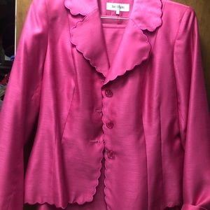 Suit Studio 2pc skirt suit. Scalloped jacket